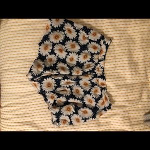 Super cute sunflower shorts!